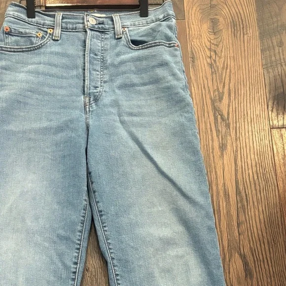 Levi's Ribcage Straight Leg Button Fly High Rise 24W Great Condition! - Picture 4 of 13